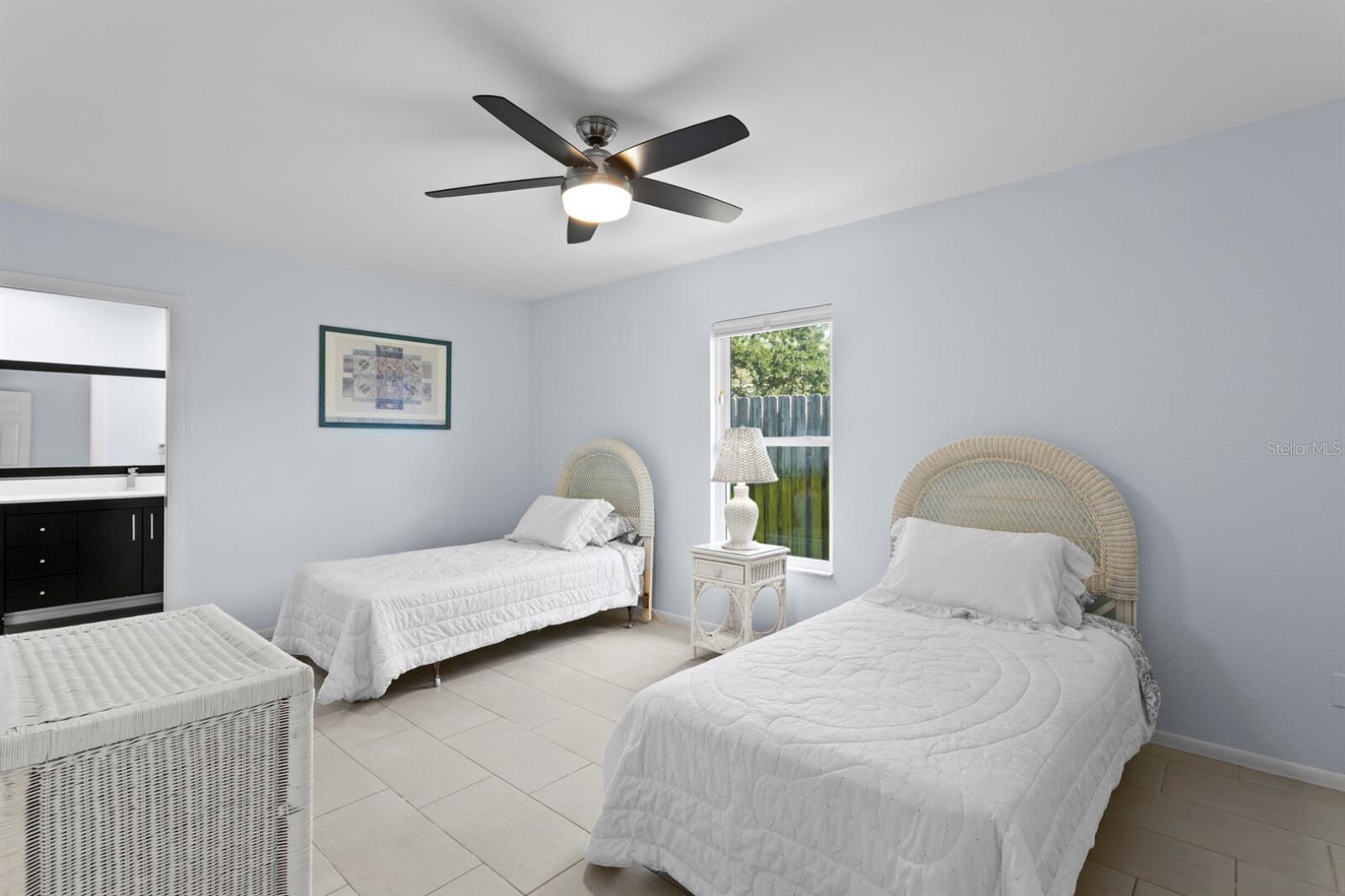 Image 33 of 49 For 8645 Pinetree Drive W