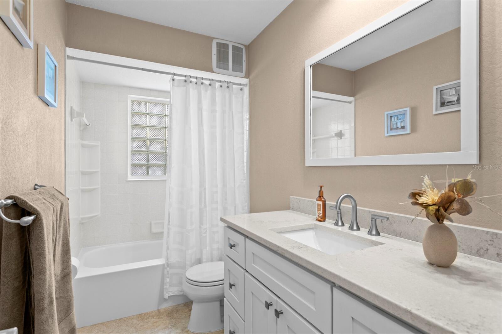 Image 37 of 49 For 8645 Pinetree Drive W