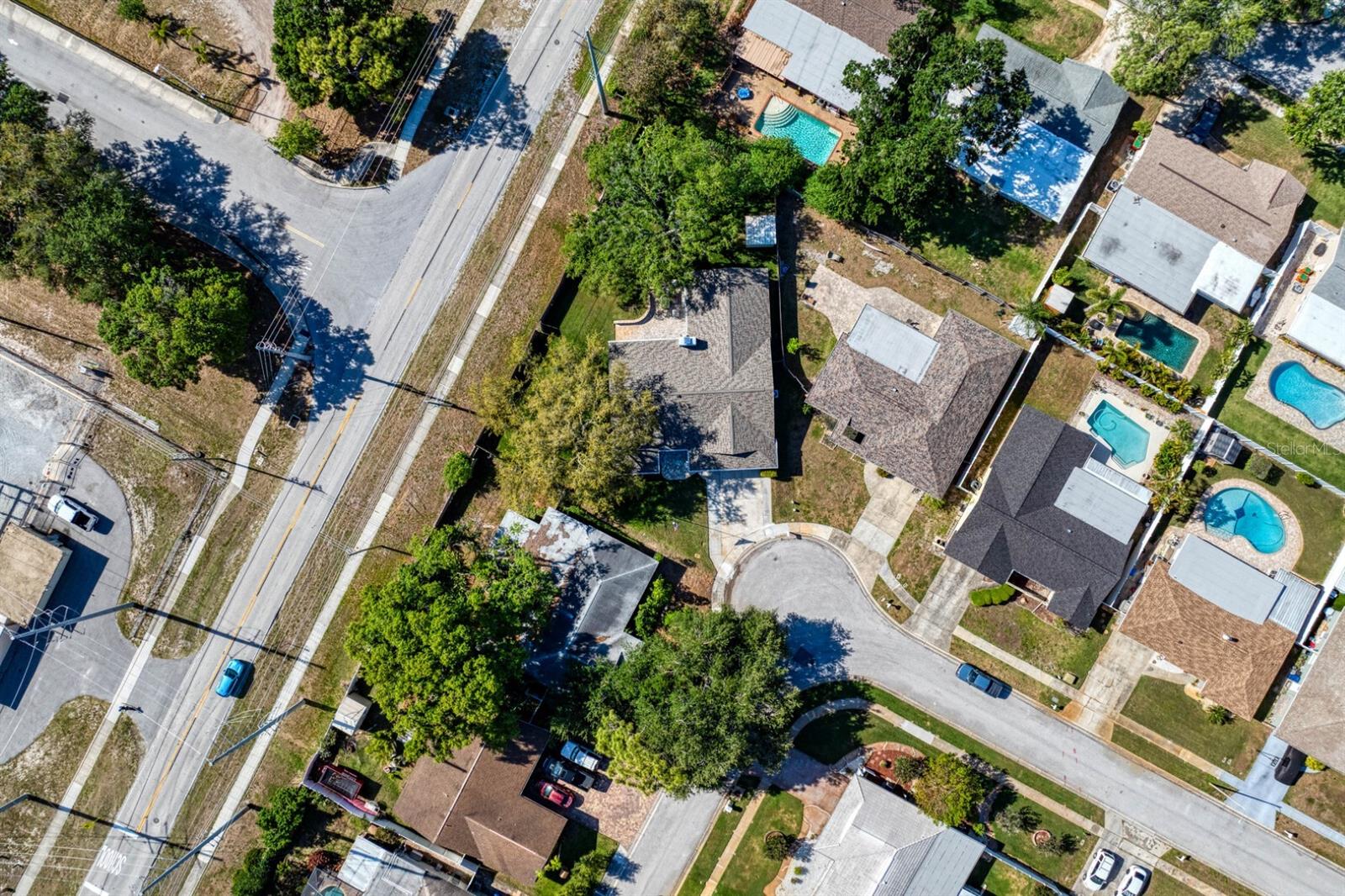 Image 38 of 49 For 8645 Pinetree Drive W