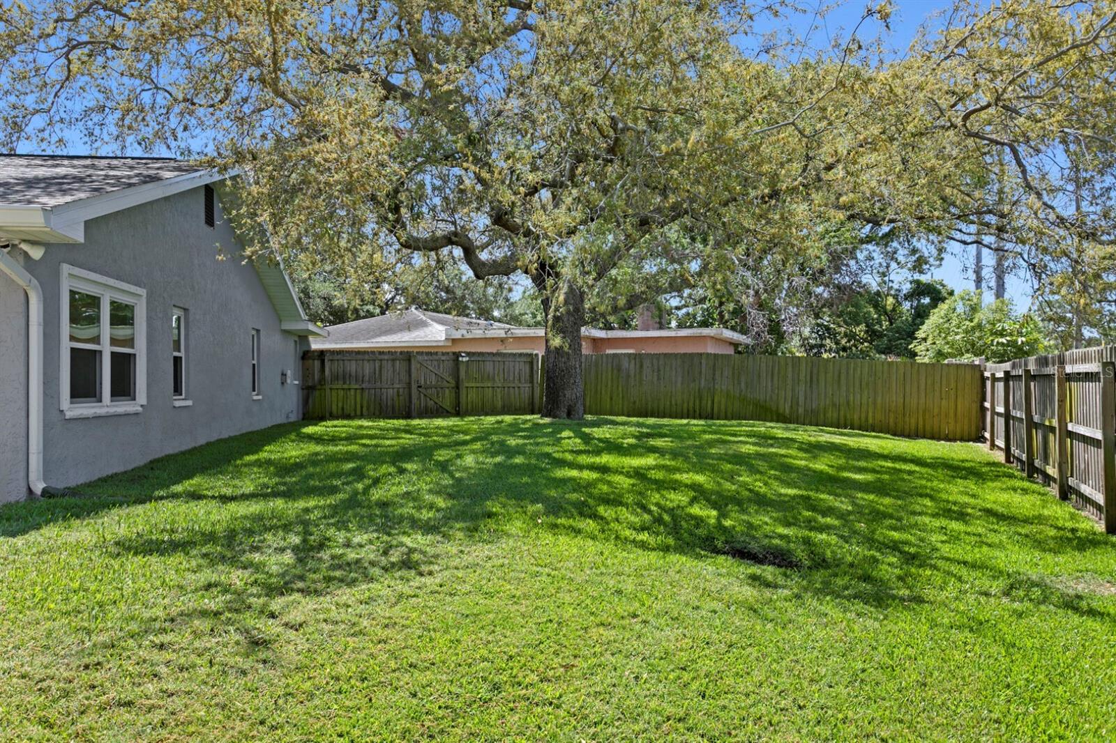 Image 43 of 49 For 8645 Pinetree Drive W