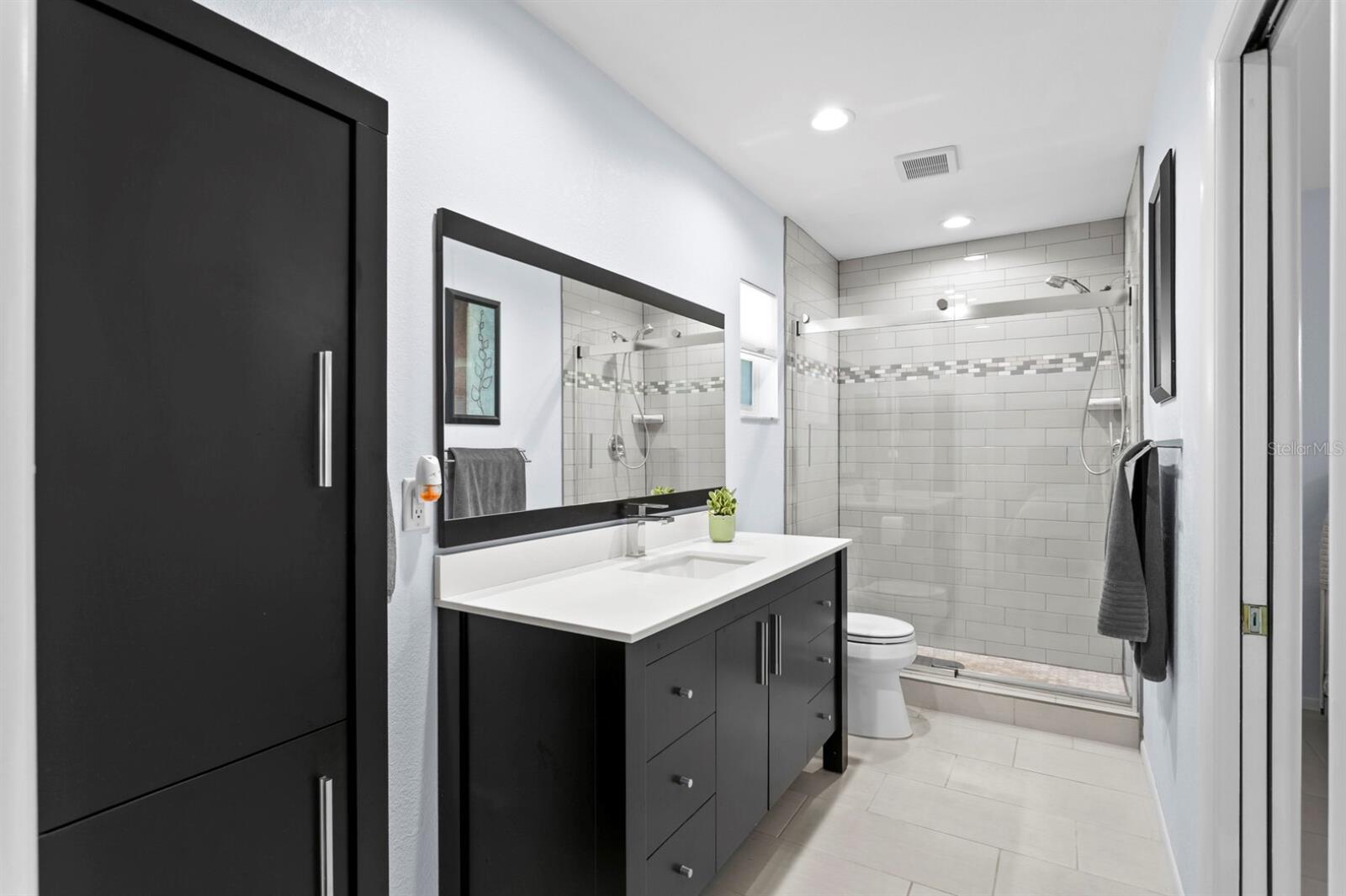 Image 5 of 49 For 8645 Pinetree Drive W