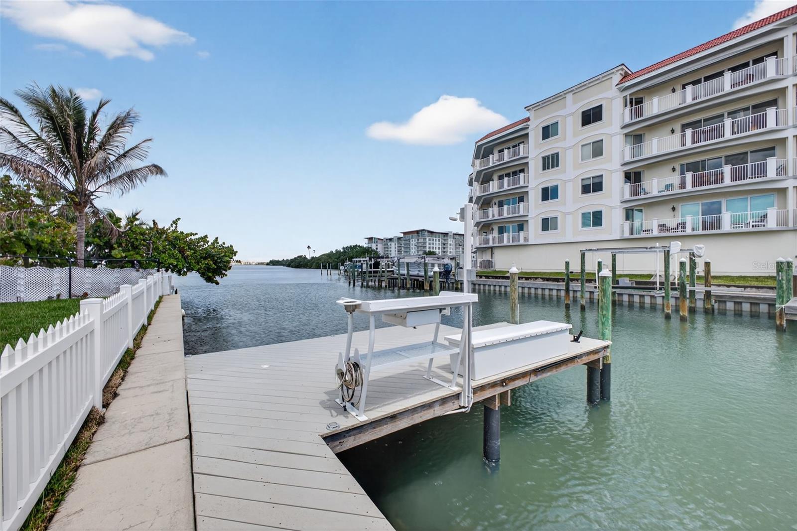 Listing photo id 9 for 1866 Venetian Point Drive