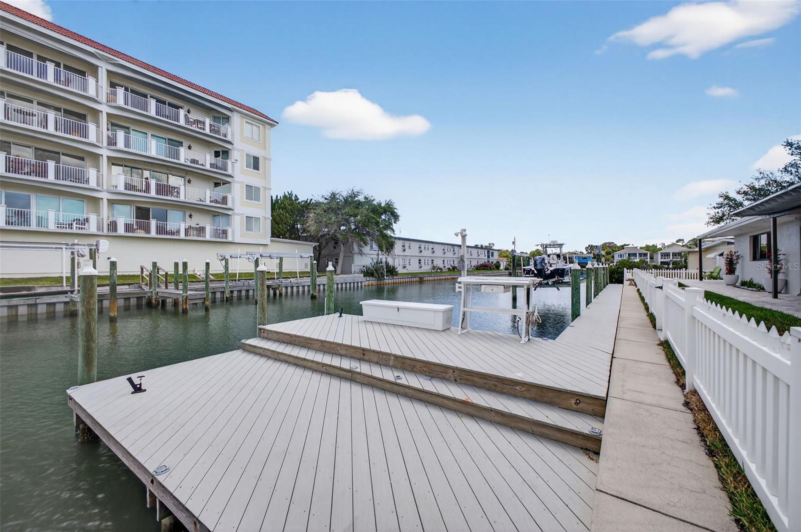 Listing photo id 11 for 1866 Venetian Point Drive