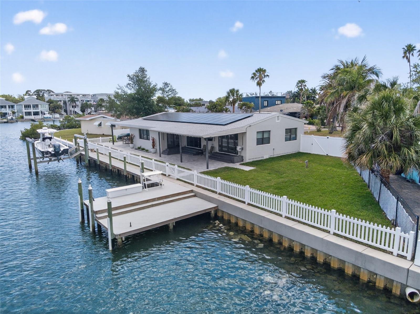 Listing photo id 12 for 1866 Venetian Point Drive
