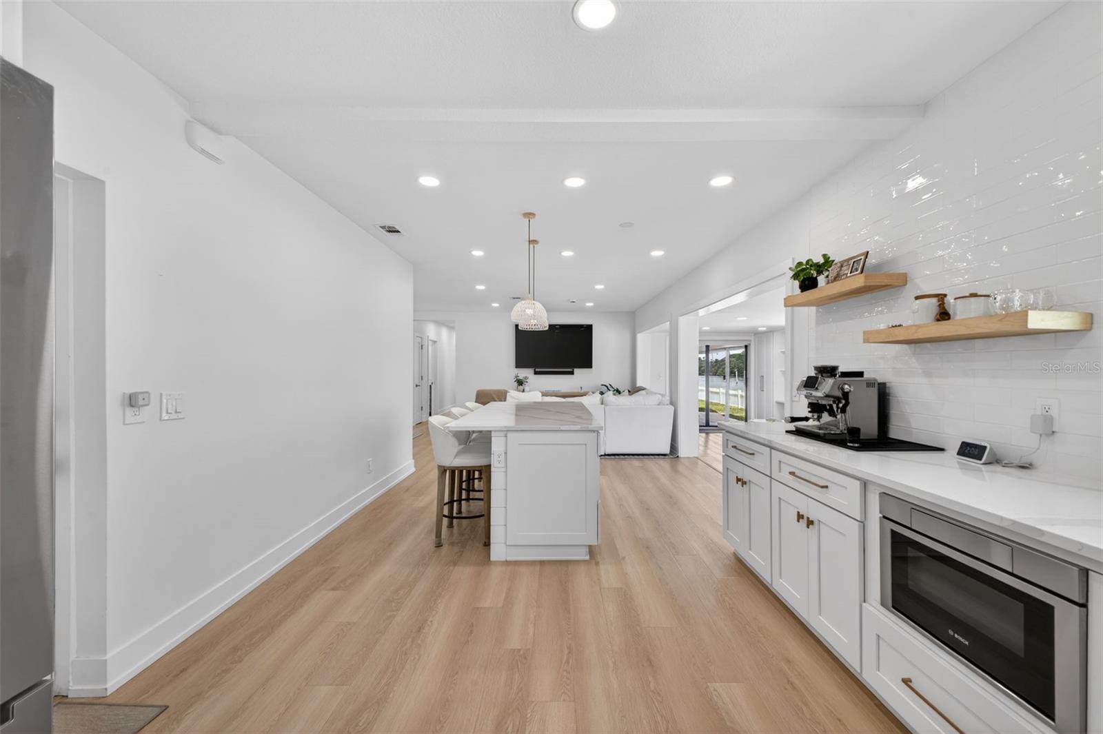 Listing photo id 18 for 1866 Venetian Point Drive