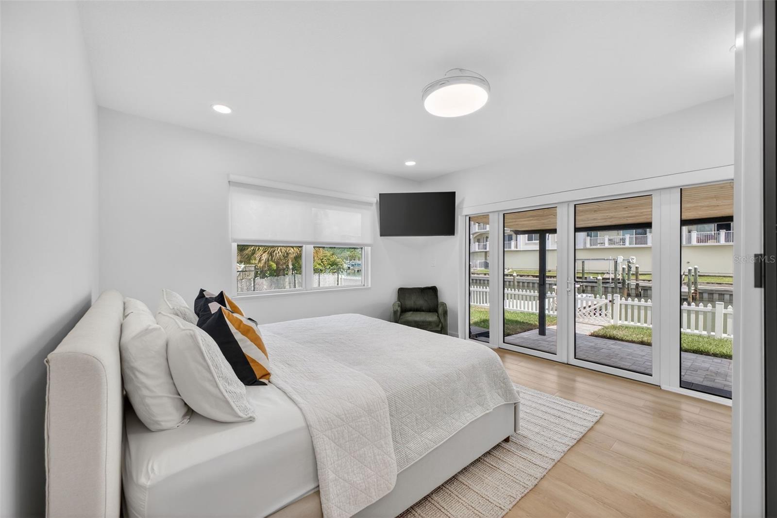 Listing photo id 21 for 1866 Venetian Point Drive