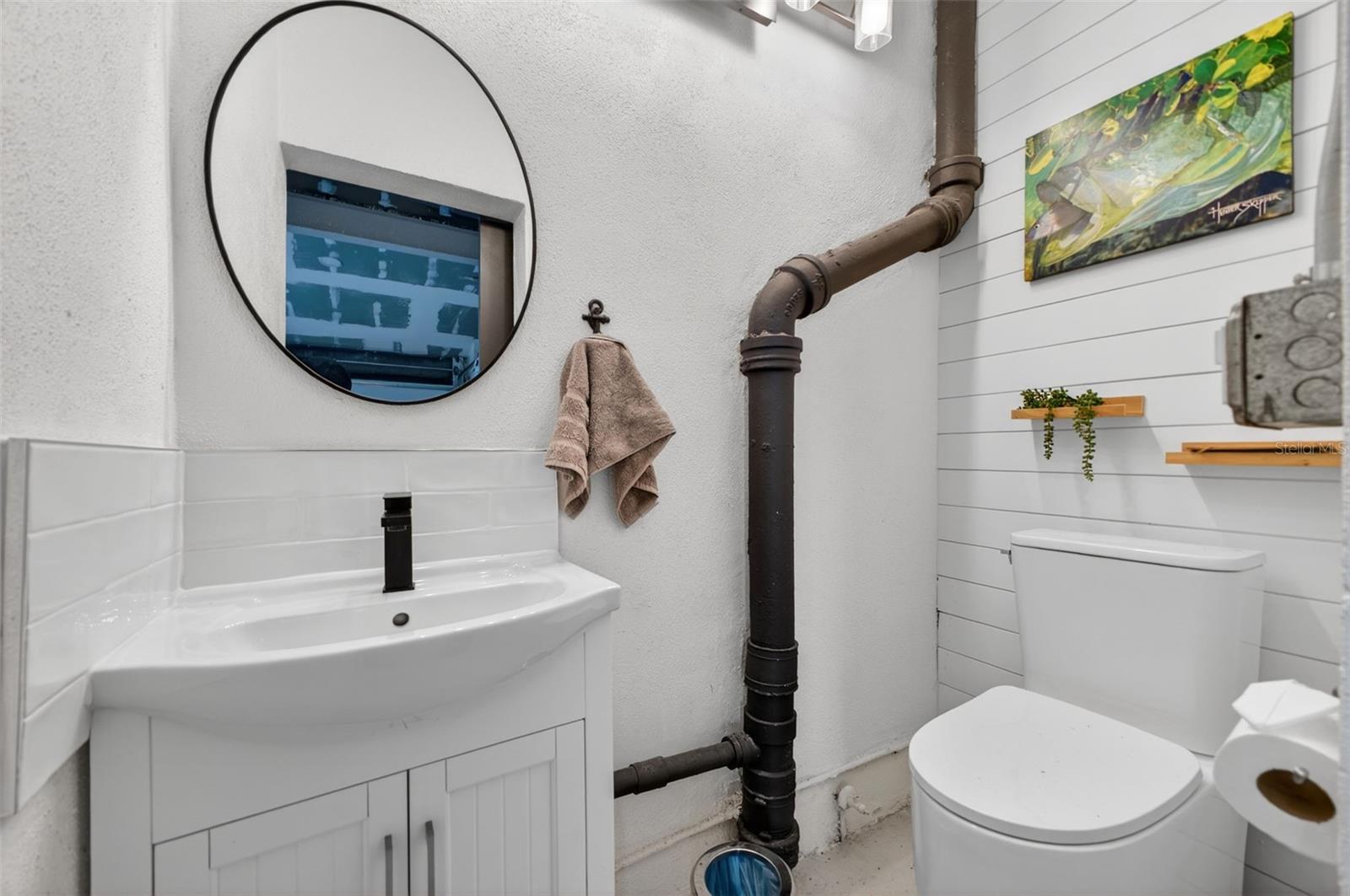 Listing photo id 28 for 1866 Venetian Point Drive