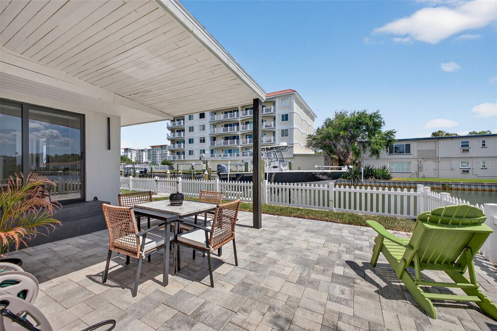 Listing photo id 30 for 1866 Venetian Point Drive