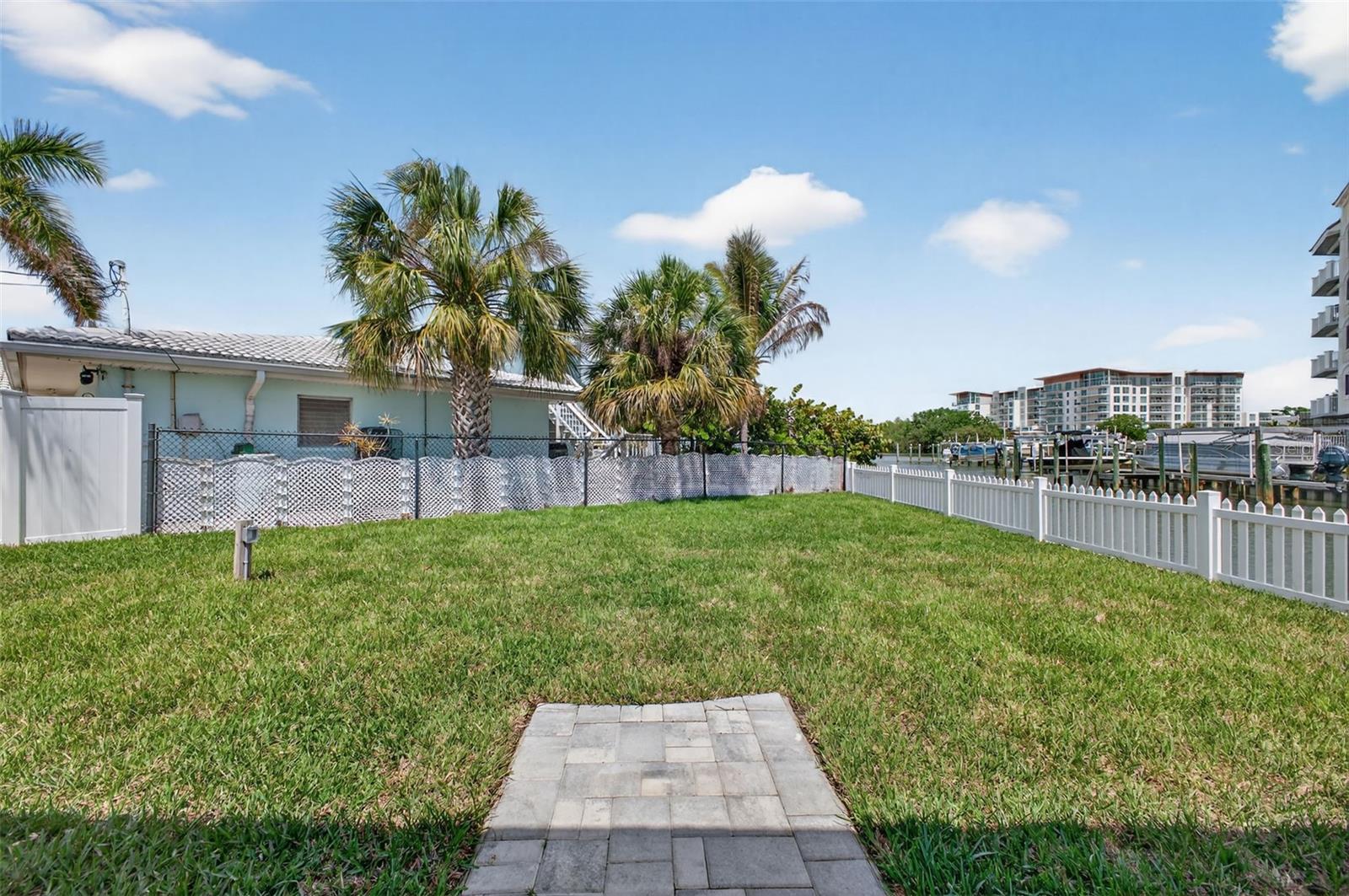 Listing photo id 31 for 1866 Venetian Point Drive