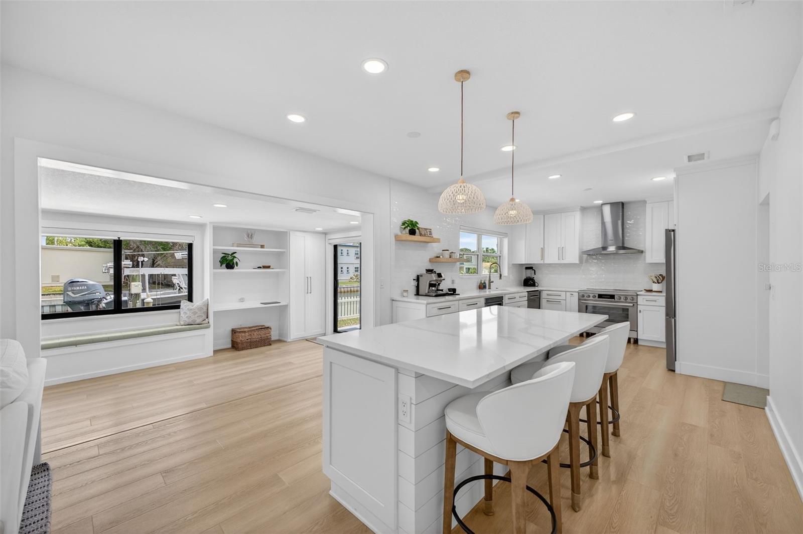 Listing photo id 3 for 1866 Venetian Point Drive