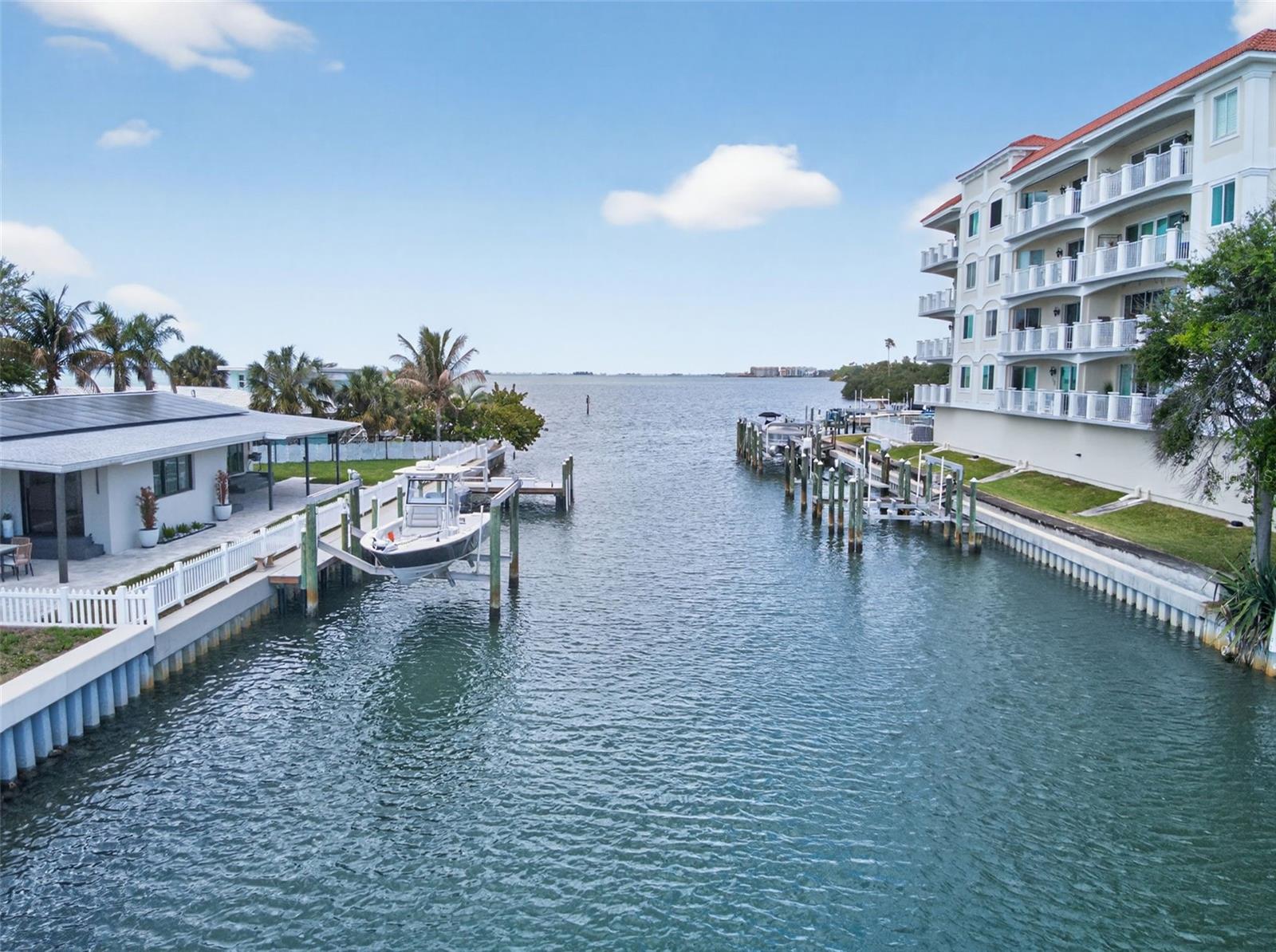 Listing photo id 5 for 1866 Venetian Point Drive