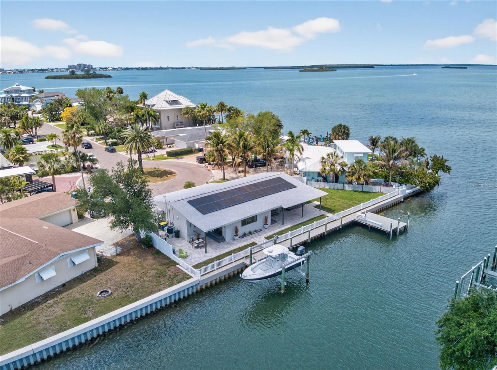 Listing photo id 6 for 1866 Venetian Point Drive