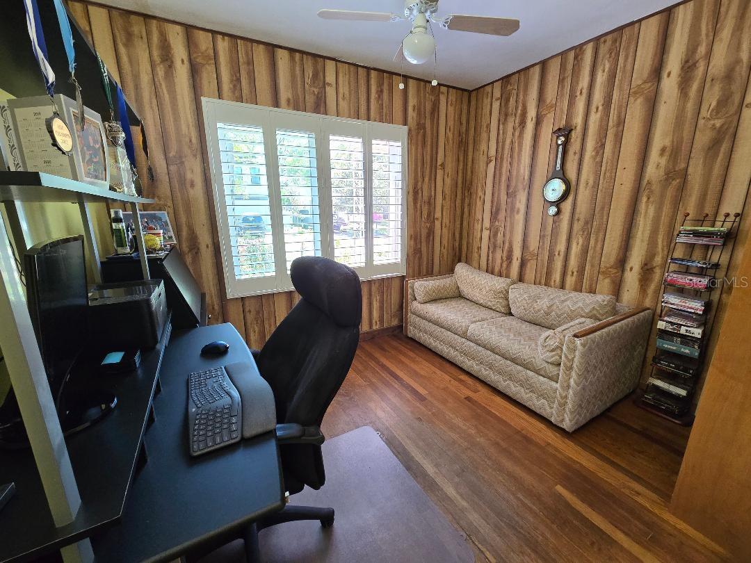 Image 13 of 22 For 819 Plymouth Street