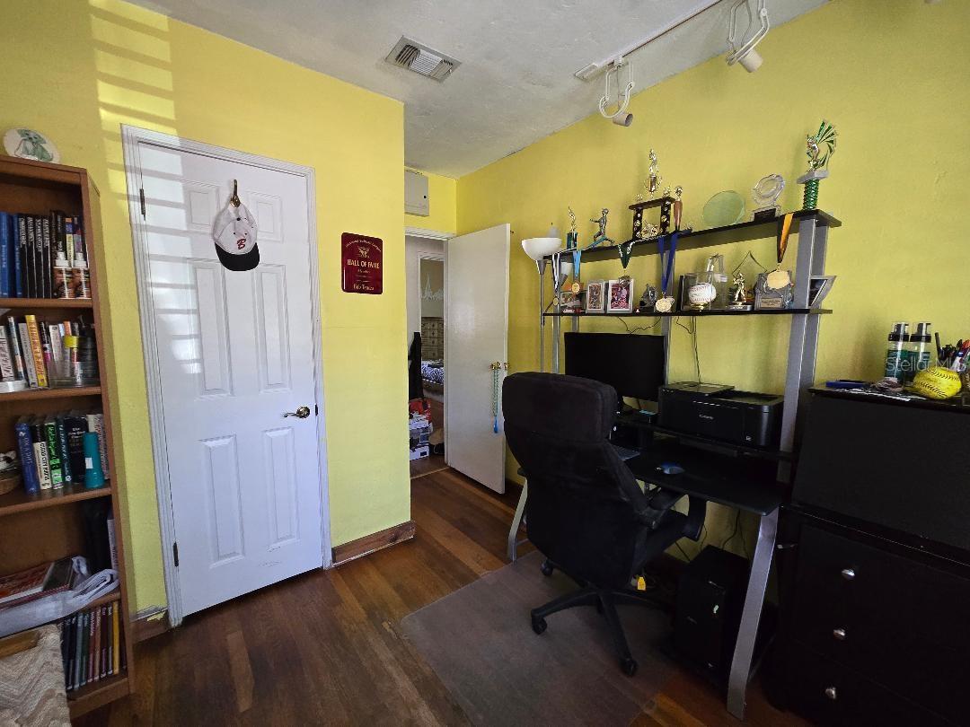 Image 14 of 22 For 819 Plymouth Street