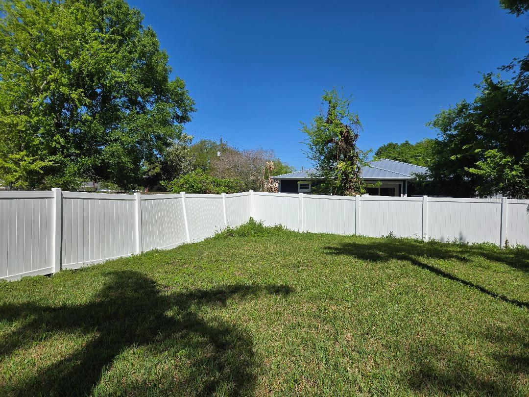 Image 17 of 22 For 819 Plymouth Street