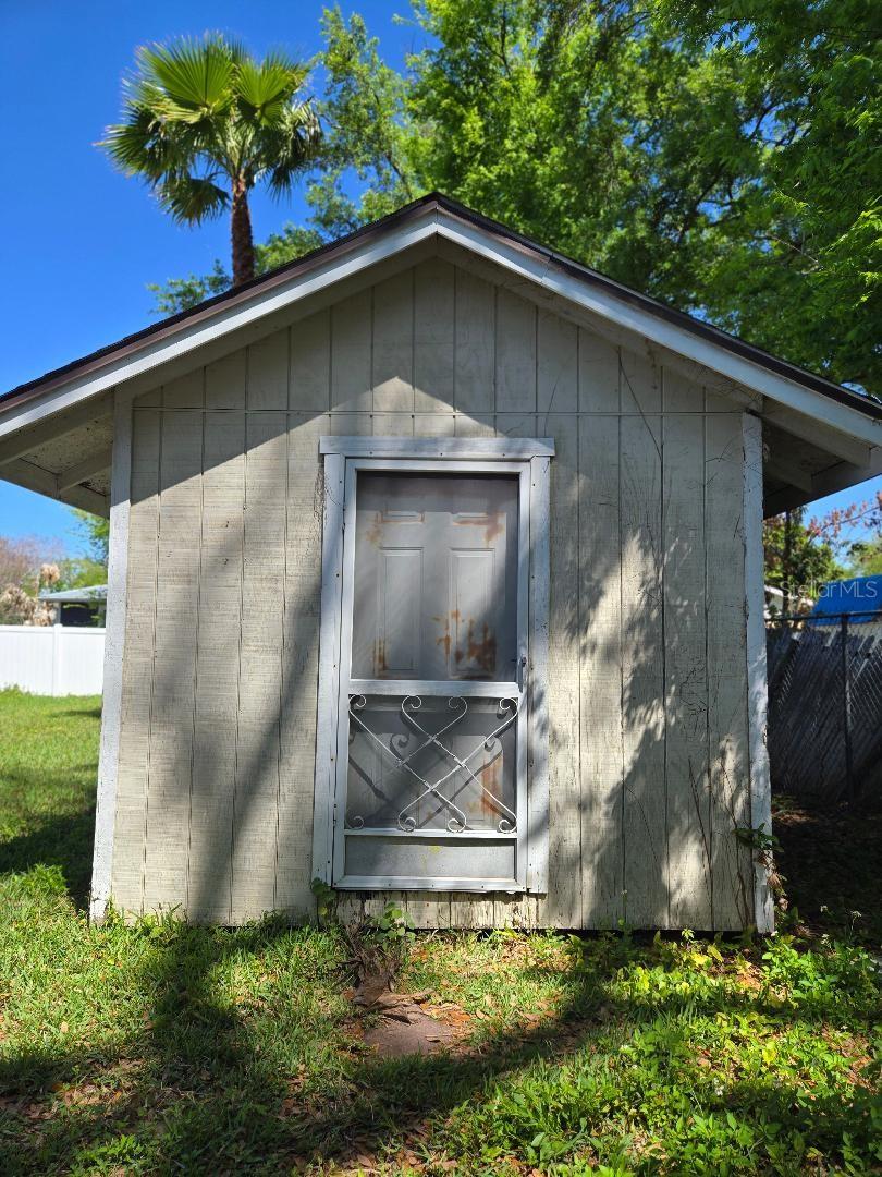 Image 18 of 22 For 819 Plymouth Street