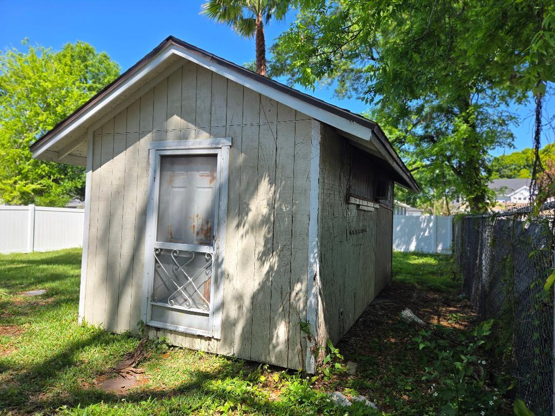 Image 19 of 22 For 819 Plymouth Street