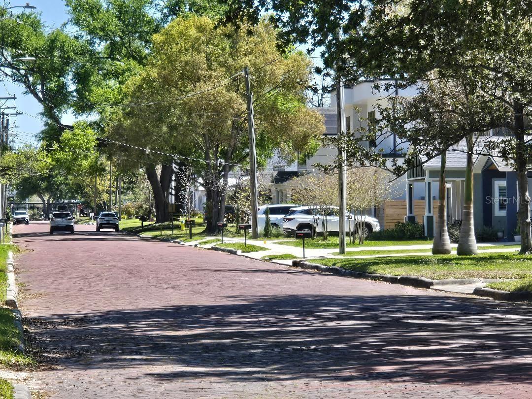 Image 20 of 22 For 819 Plymouth Street