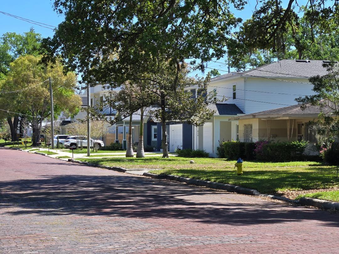 Image 21 of 22 For 819 Plymouth Street