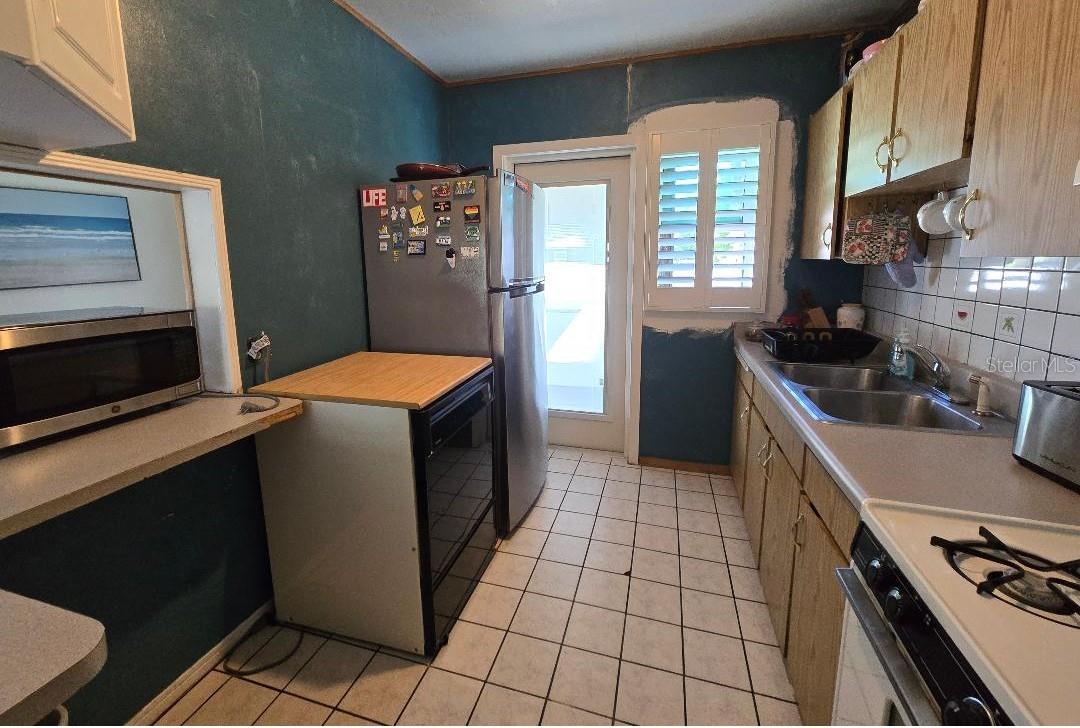 Image 6 of 22 For 819 Plymouth Street