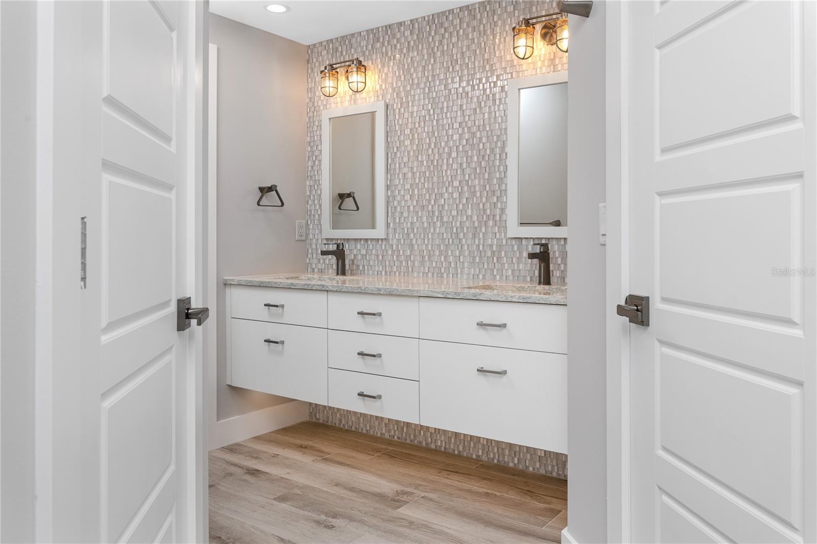 Image 18 of 48 For 7540 Sunshine Skyway Lane S 217