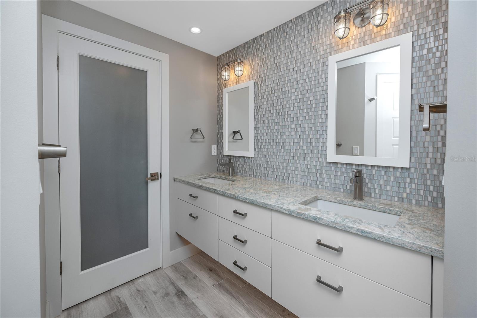 Image 19 of 48 For 7540 Sunshine Skyway Lane S 217