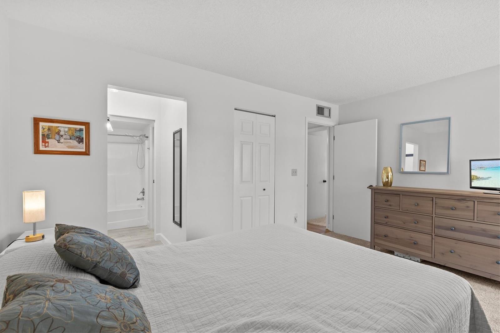 Image 12 of 27 For 1581 Amberlea Drive S