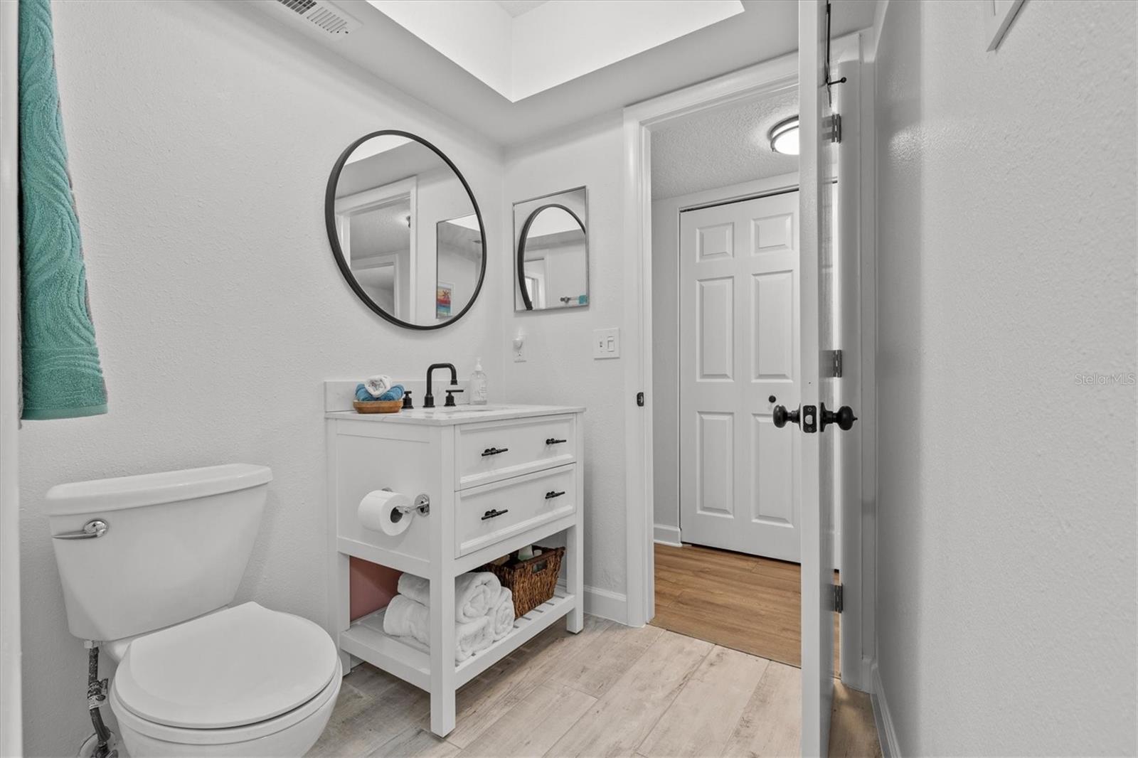 Image 15 of 27 For 1581 Amberlea Drive S