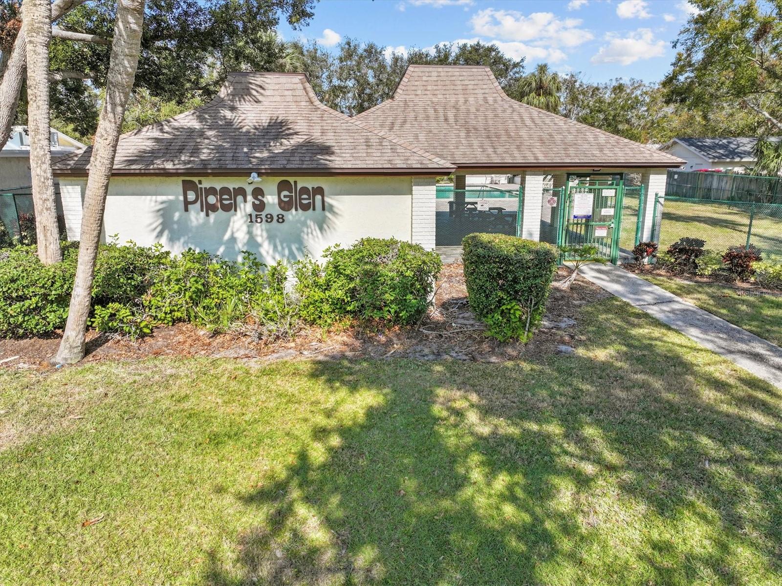 Image 23 of 27 For 1581 Amberlea Drive S