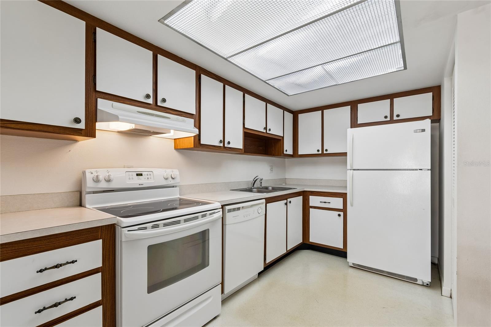 Image 22 of 59 For 3280 37th Way S B