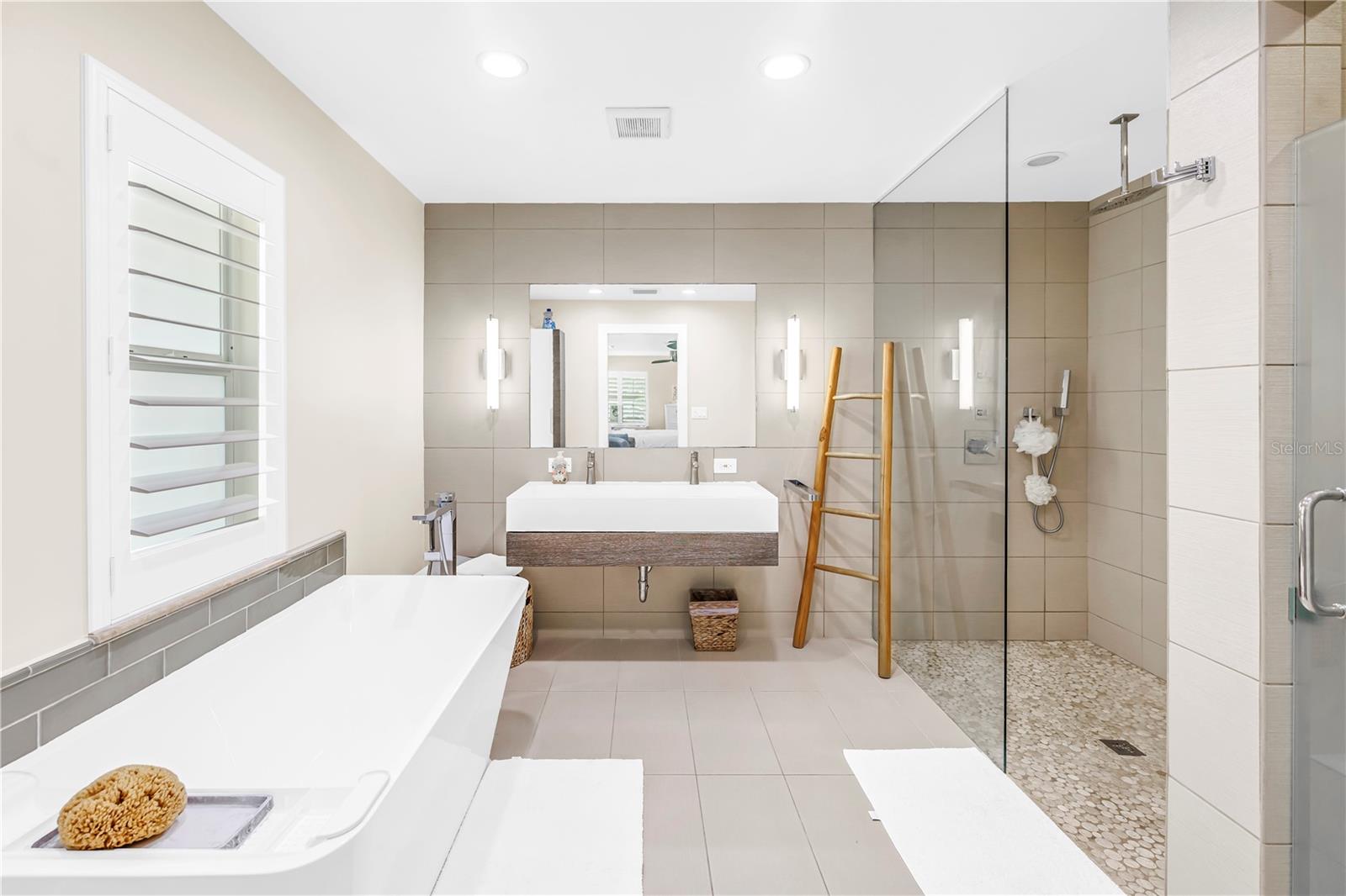 Image 24 of 75 For 624 Snug Island