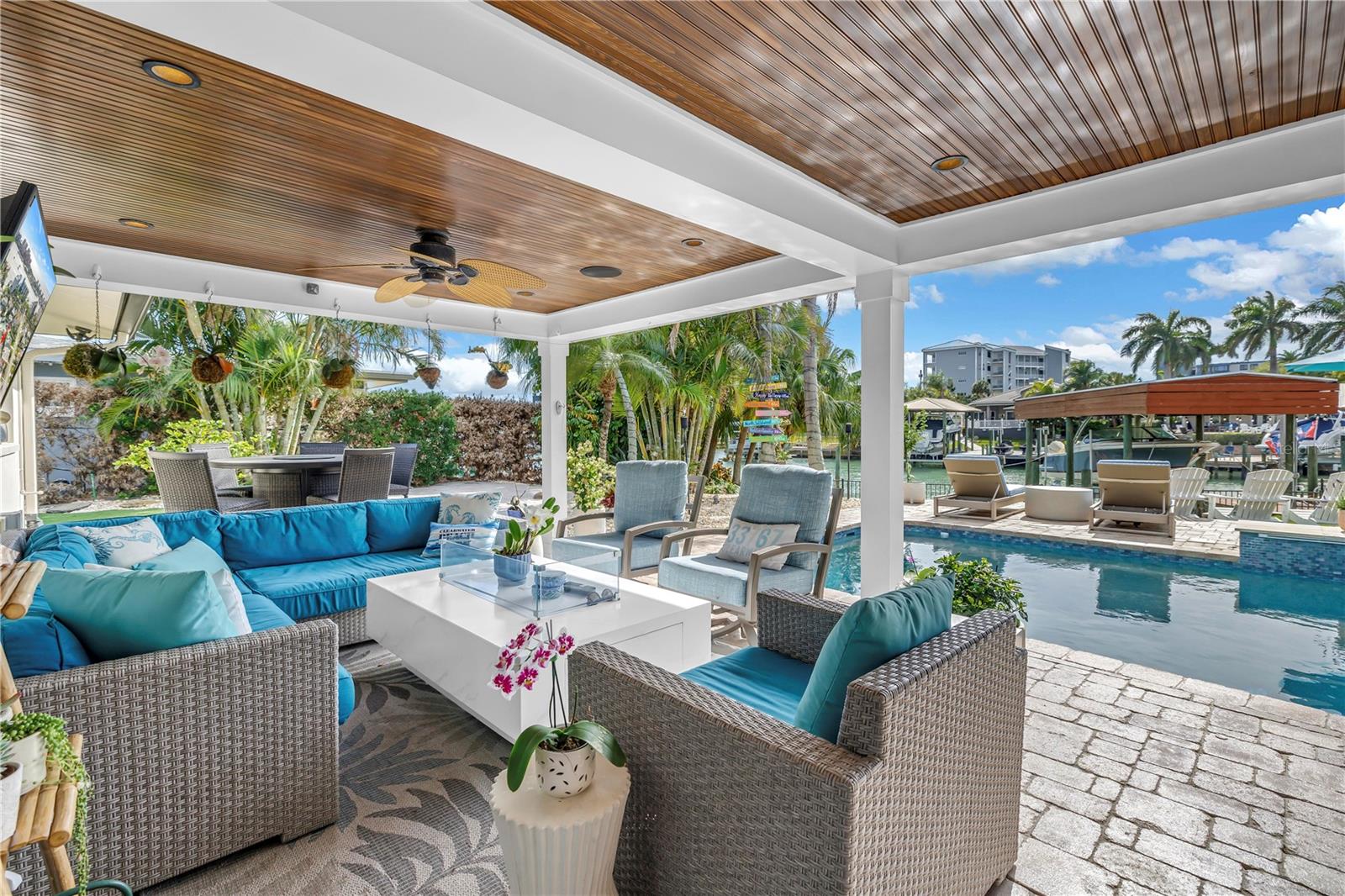 Image 37 of 75 For 624 Snug Island