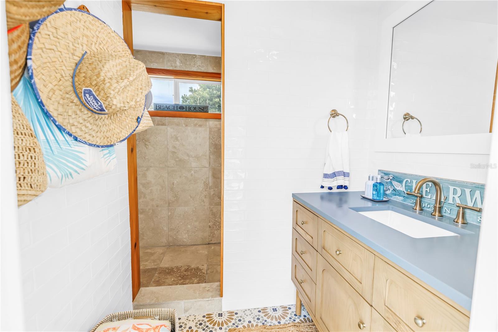 Image 38 of 75 For 624 Snug Island