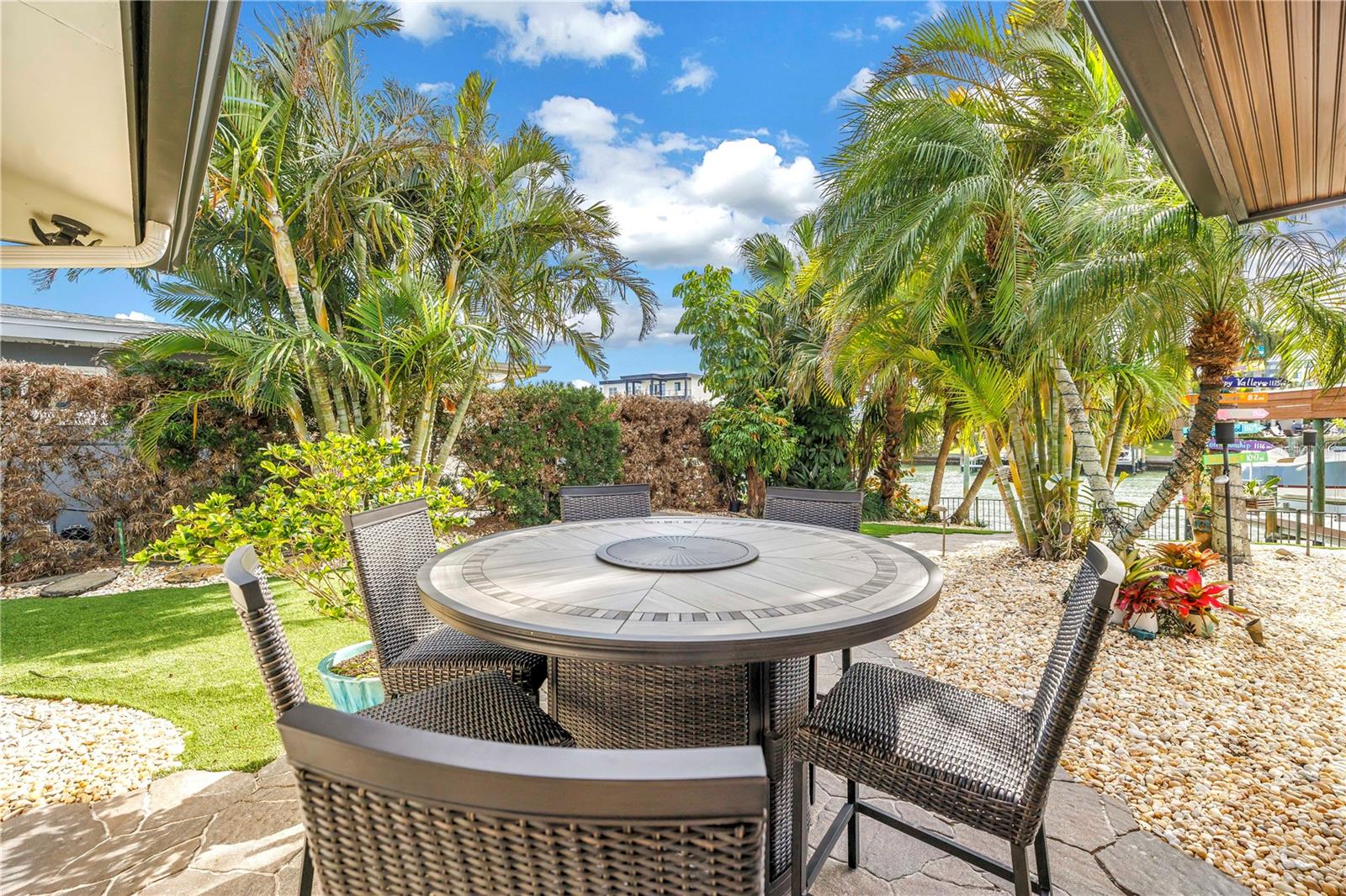 Image 43 of 75 For 624 Snug Island