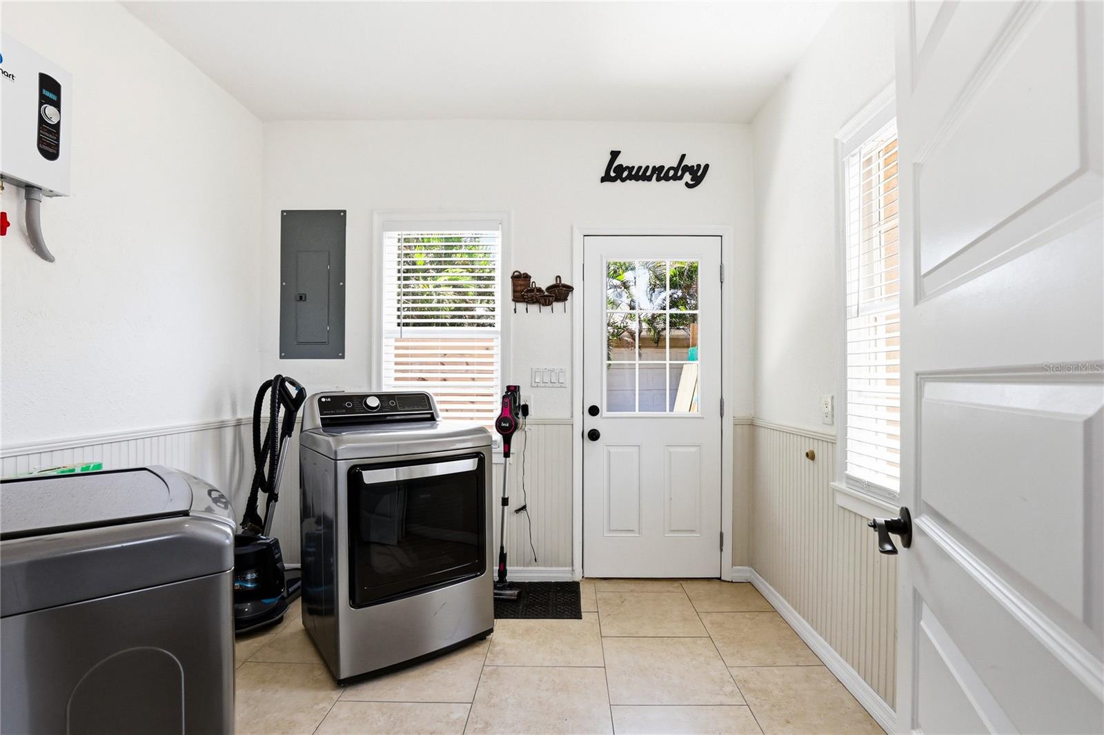 Image 17 of 62 For 1505 Laura Street