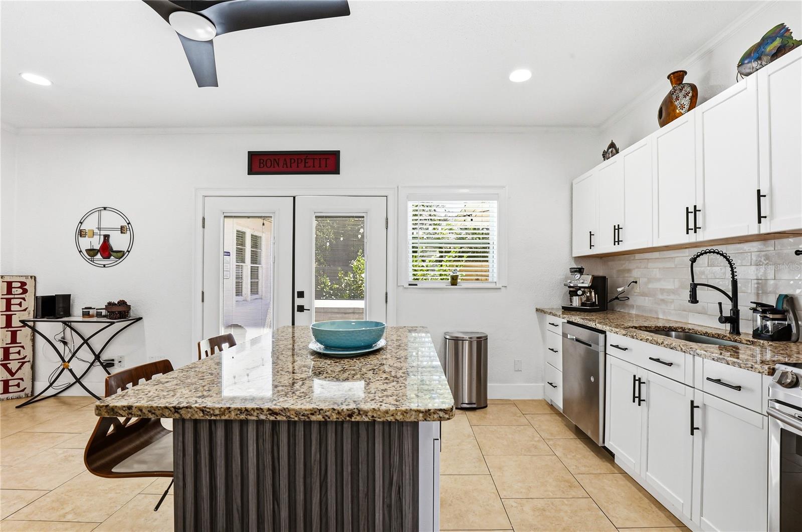 Image 24 of 62 For 1505 Laura Street