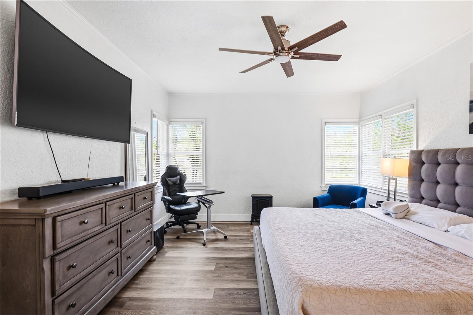 Image 27 of 62 For 1505 Laura Street