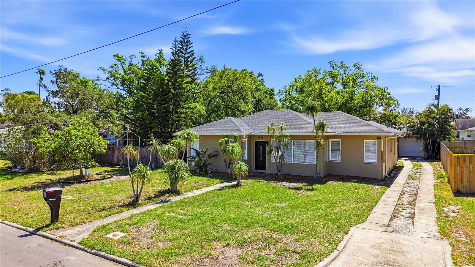 Image 4 of 62 For 1505 Laura Street