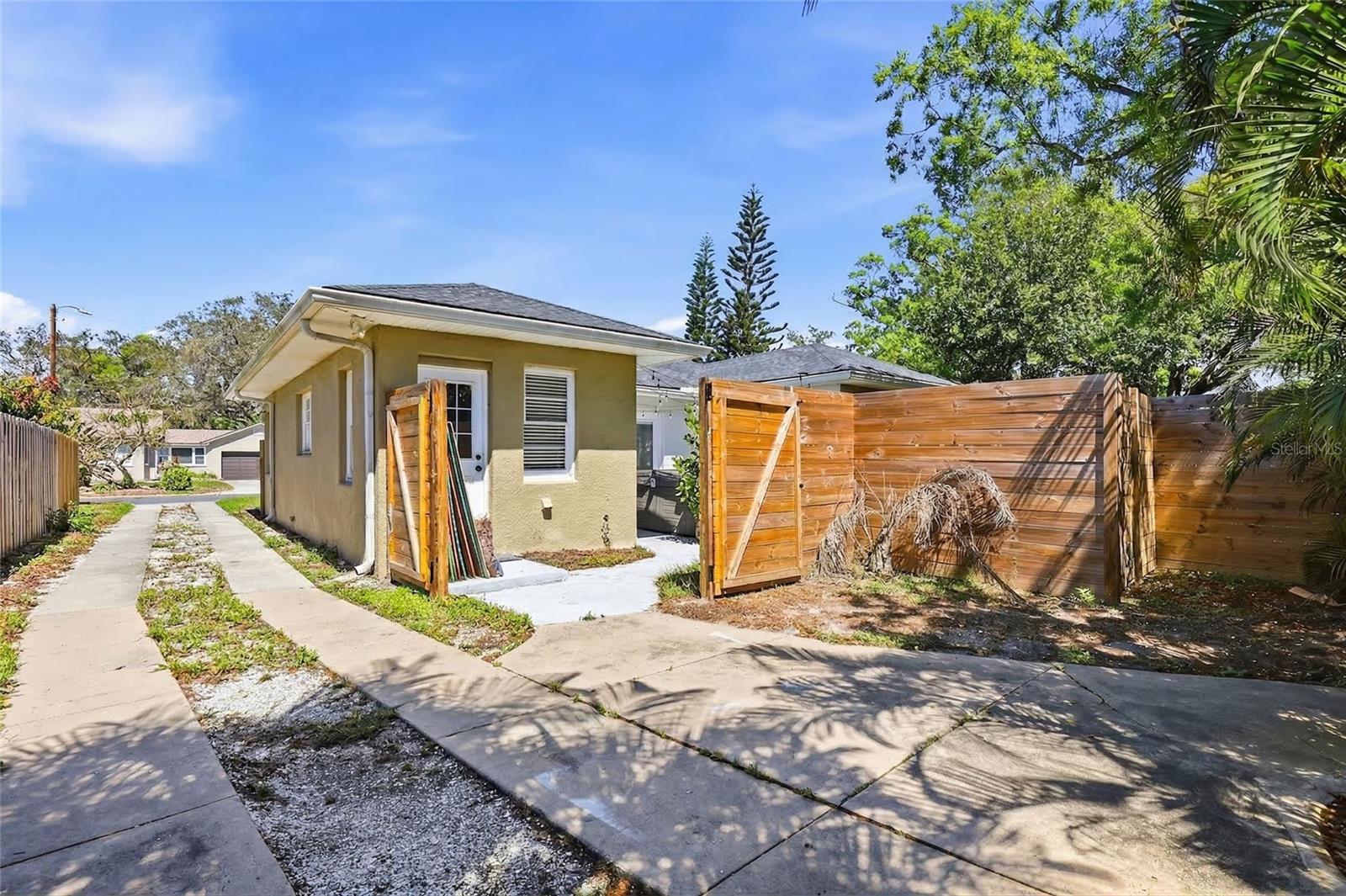 Image 42 of 62 For 1505 Laura Street