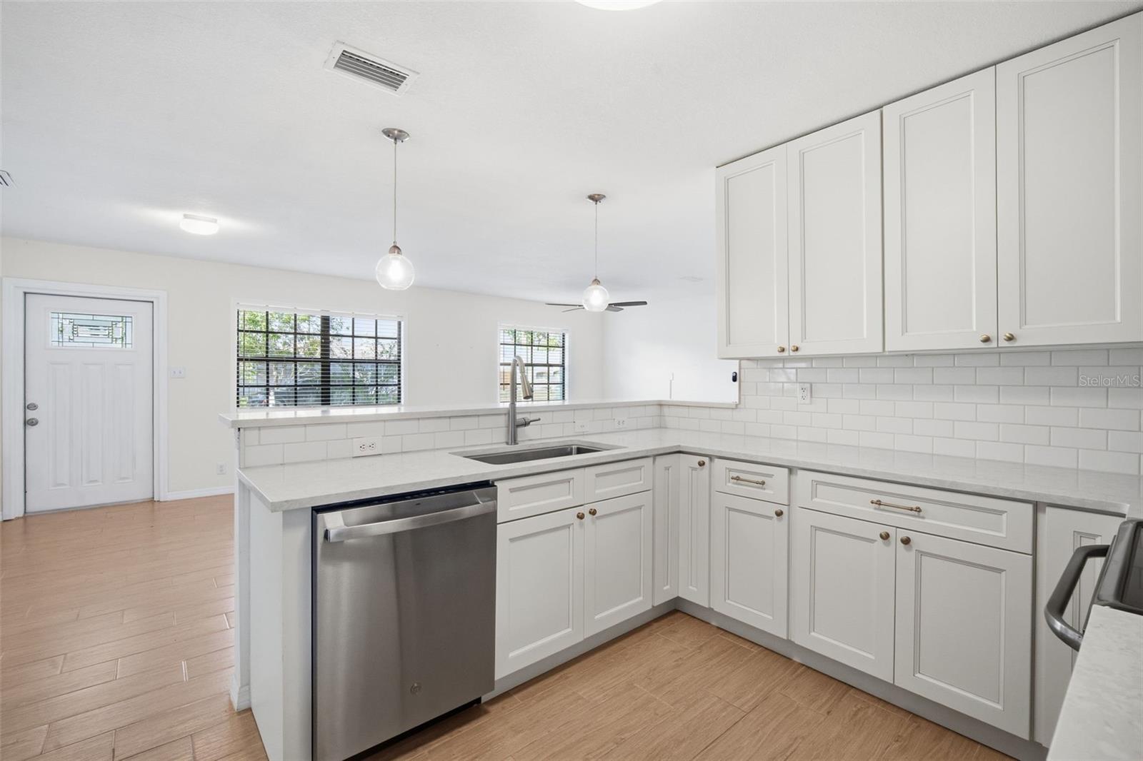 Image 11 of 32 For 4110 Leila Avenue