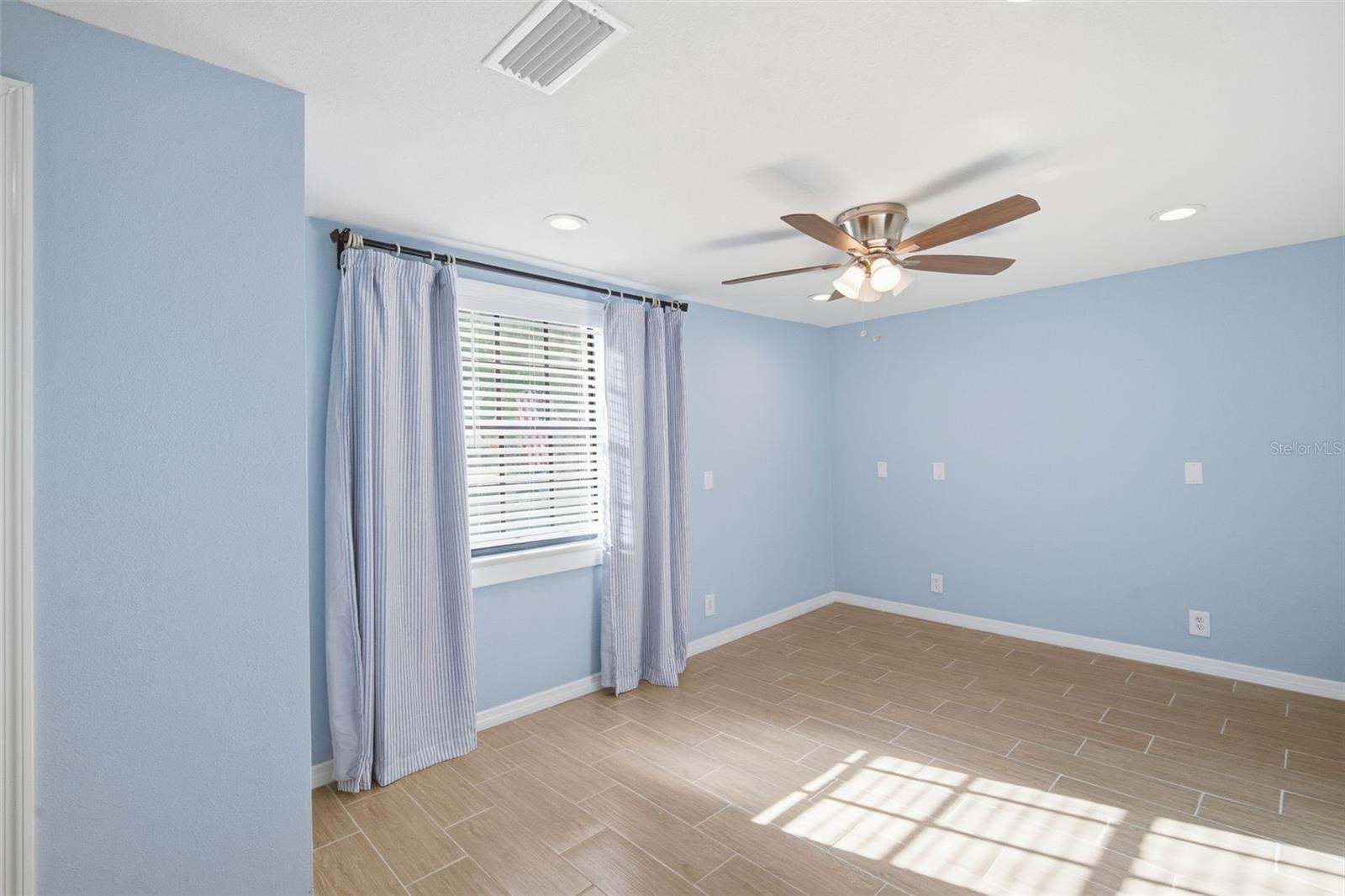 Image 14 of 32 For 4110 Leila Avenue