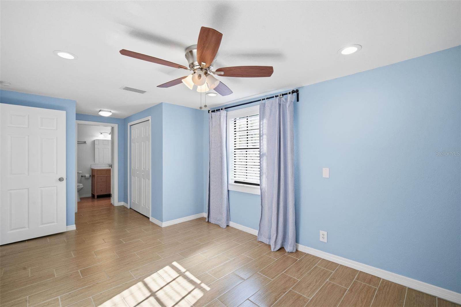 Image 17 of 32 For 4110 Leila Avenue