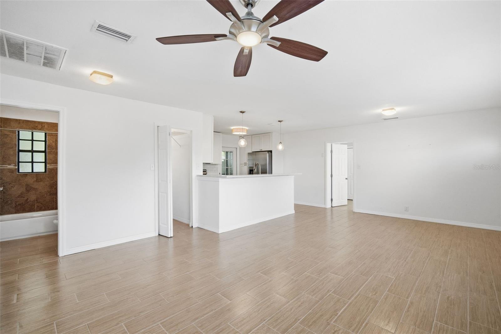 Image 6 of 32 For 4110 Leila Avenue