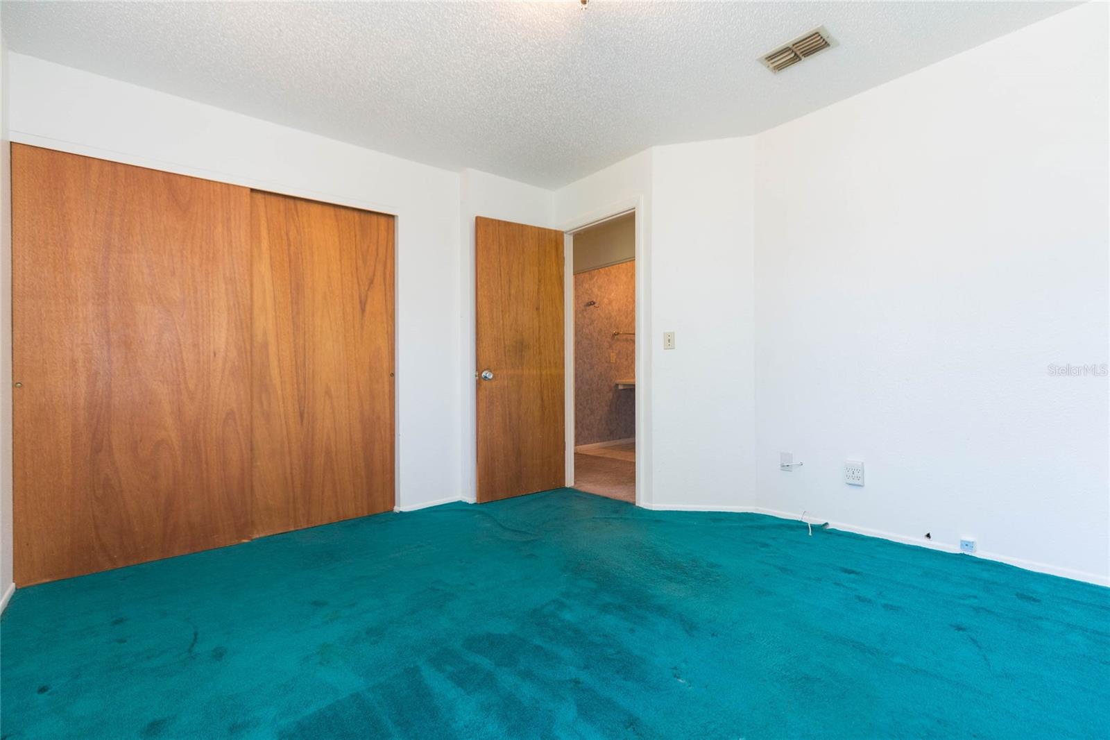 Image 32 of 50 For 17616 Eagle Lane