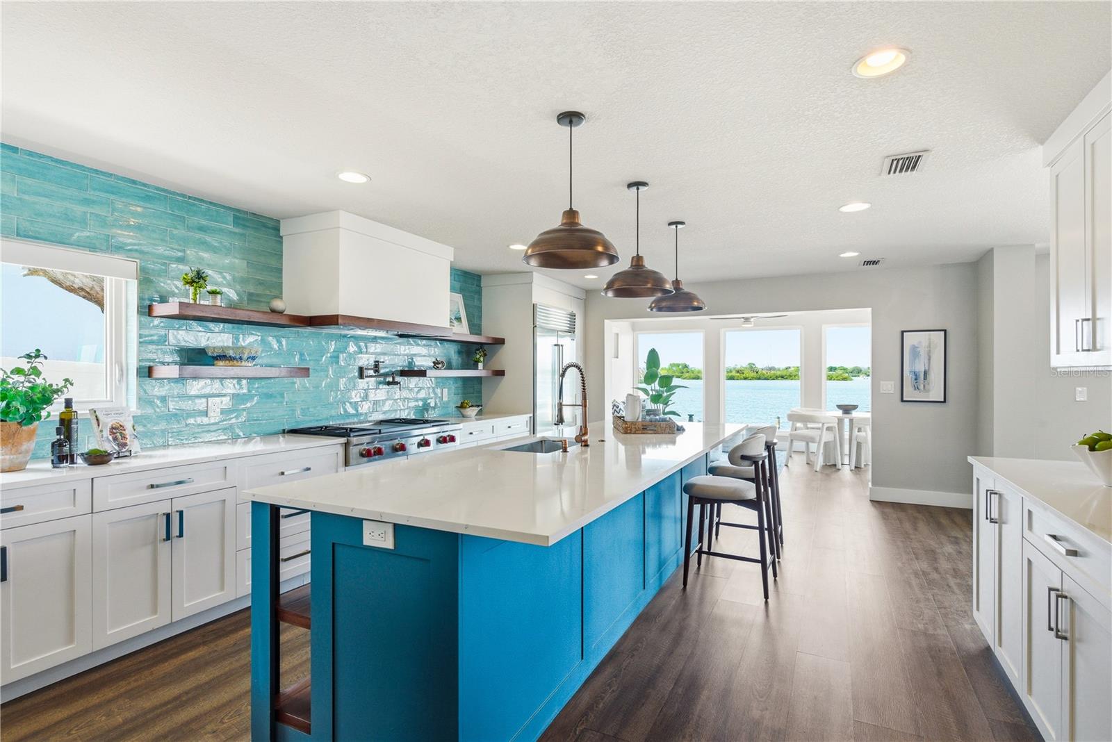 Image 13 of 94 For 915 Bayshore Drive