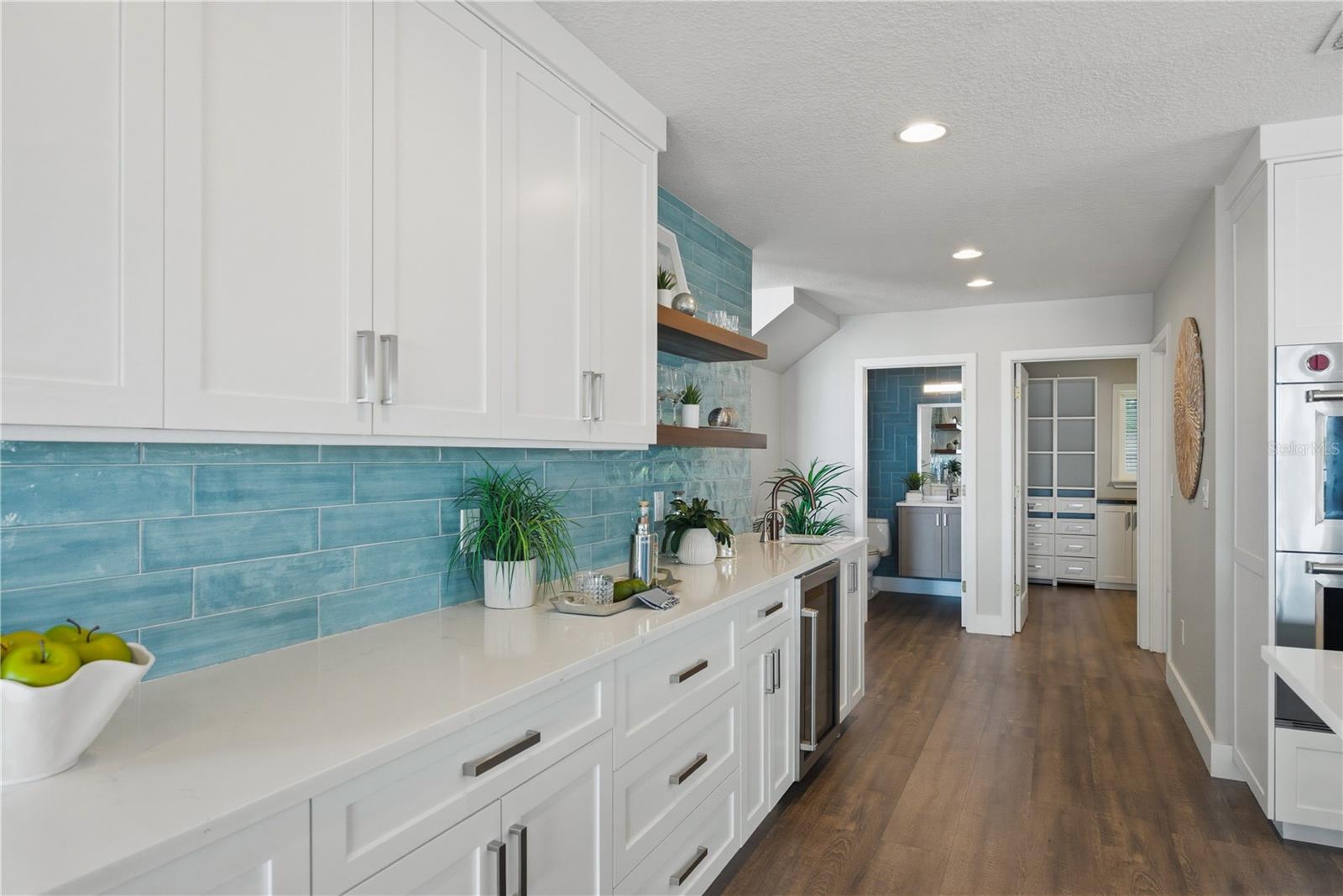 Image 16 of 94 For 915 Bayshore Drive