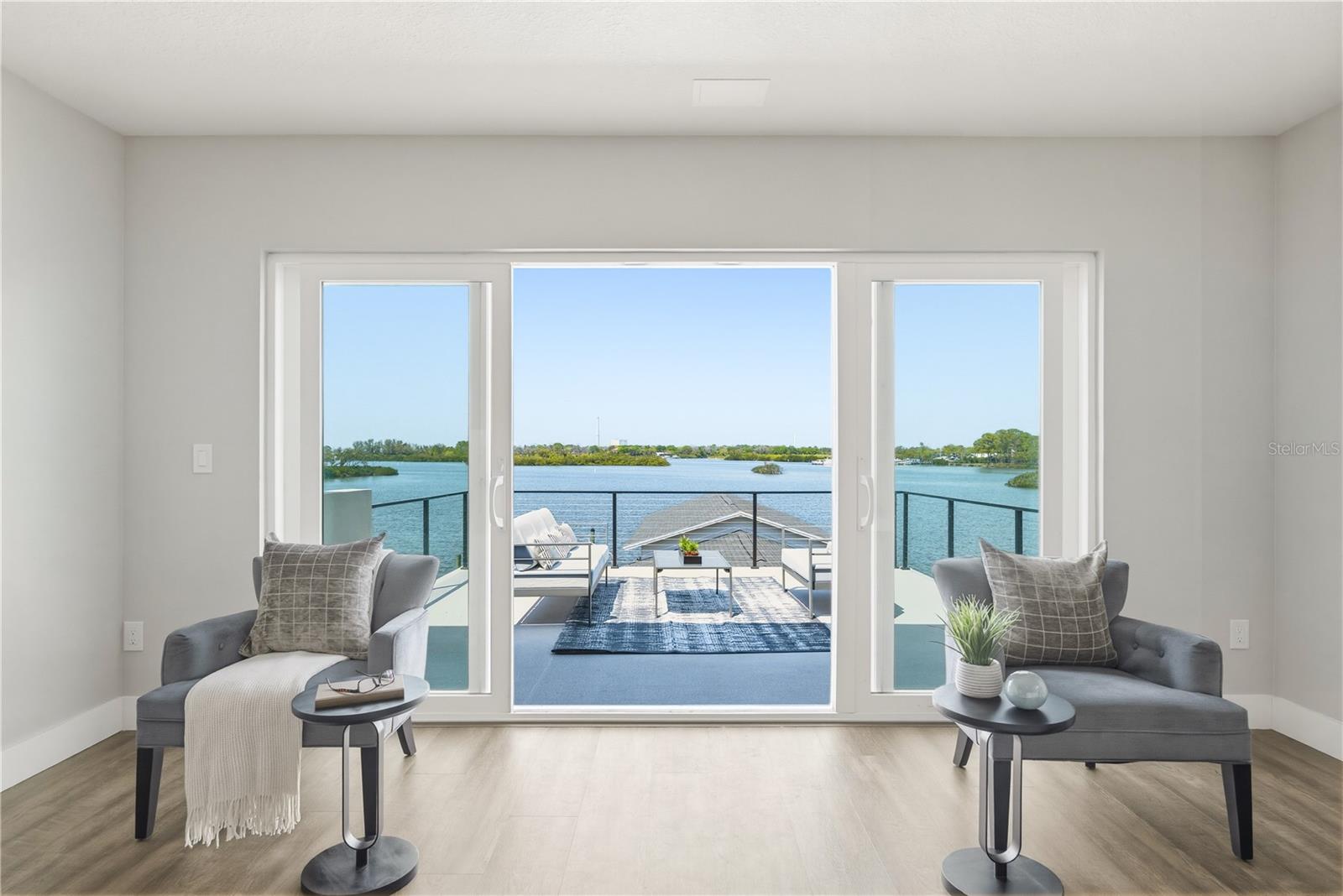 Image 19 of 94 For 915 Bayshore Drive