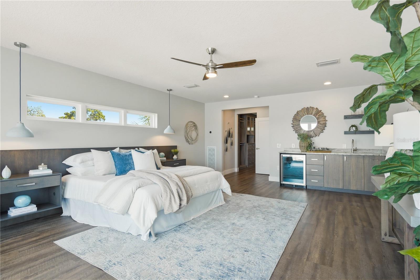 Image 21 of 94 For 915 Bayshore Drive