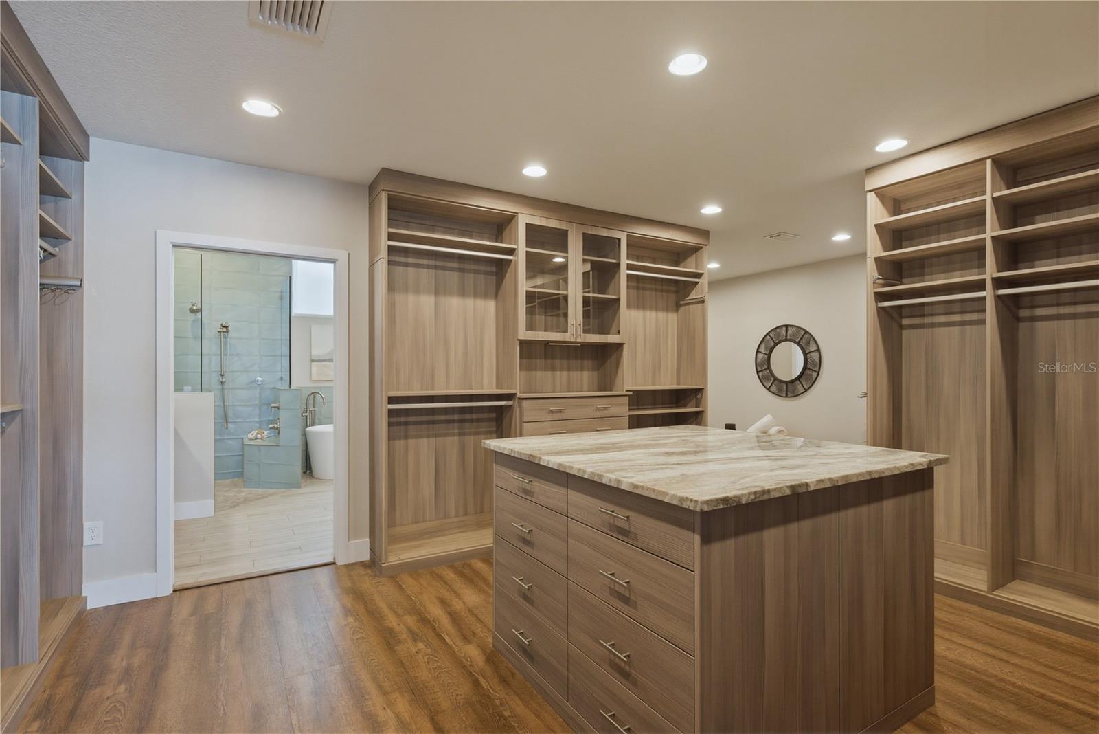 Image 25 of 94 For 915 Bayshore Drive