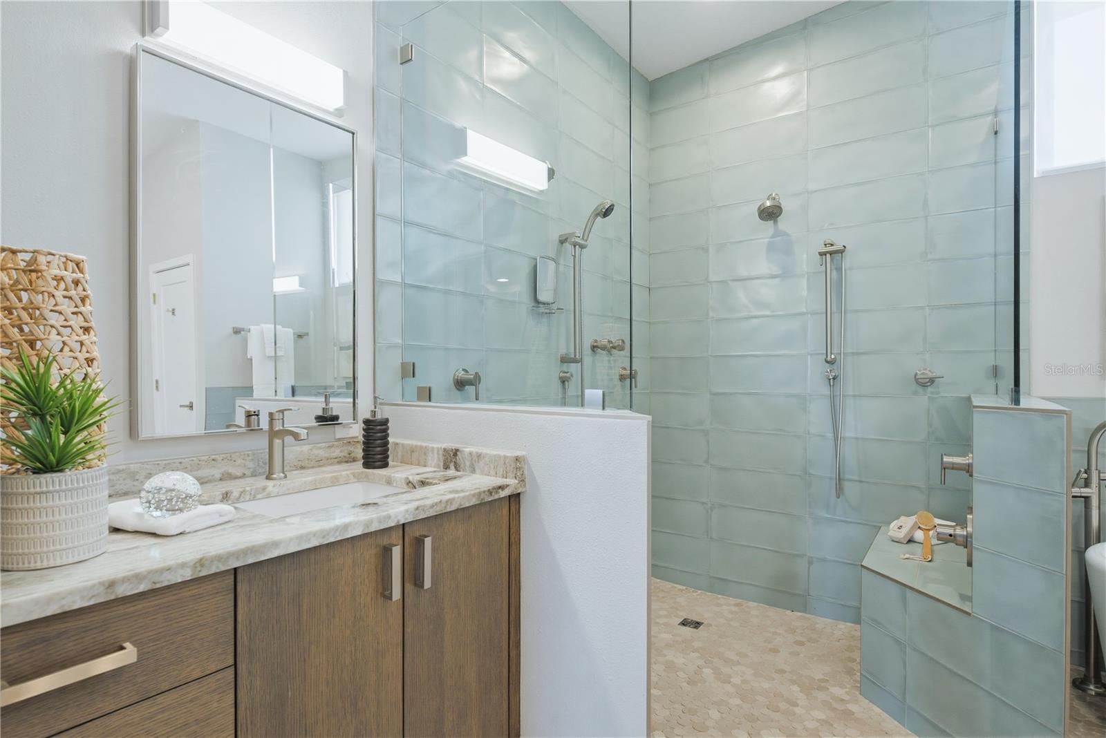 Image 28 of 94 For 915 Bayshore Drive